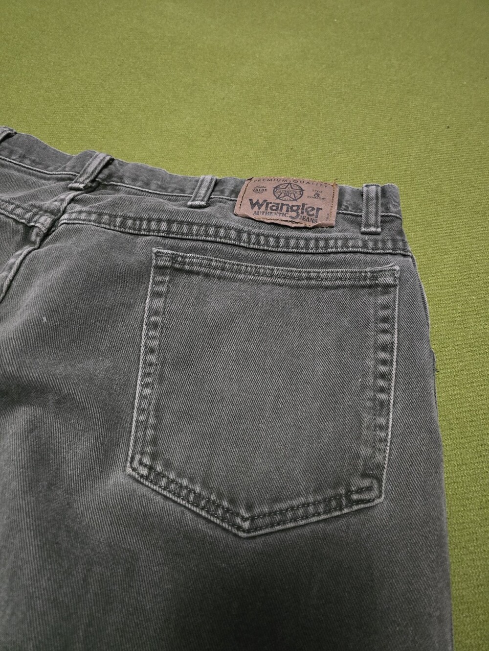 Vintage Wrangler Men's Olive Green Relaxed Jeans with Leather Patch